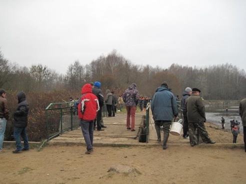 В водохранилище Мышанка Барановичского района спустили воду и разрешили отлов рыбы