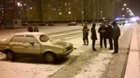 В Барановичах в микрорайоне Боровки на пешеходном переходе сбили девушку