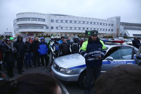 В Барановичах зажгли свечи в память о жертвах ДТП