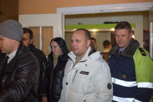 Участники «Рация Zello Барановичи» подарили пострадавшей в ДТП девочке огромного медведя