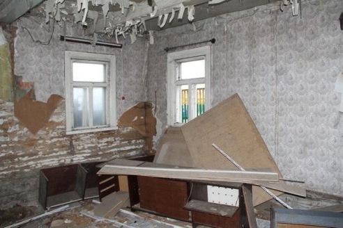 Як закінутыя ў Баранавічах хаты пераўтвараюцца ў бамжатнікі