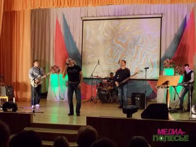 Концерт Олега Жумашева прошёл при полном аншлаге