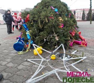 В Лунинце планируют установить искусственную 18-метровую ель