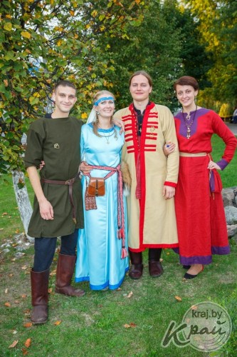 На Вілейшчыне маладыя згулялі вяселле ў сярэдневяковым стылі (ФОТА і ВІДЭА) На Вілейшчыне маладыя згулялі вяселле ў сярэдневяковым стылі (ФОТА і ВІДЭА)