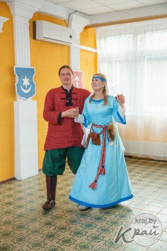 На Вілейшчыне маладыя згулялі вяселле ў сярэдневяковым стылі (ФОТА і ВІДЭА) На Вілейшчыне маладыя згулялі вяселле ў сярэдневяковым стылі (ФОТА і ВІДЭА)