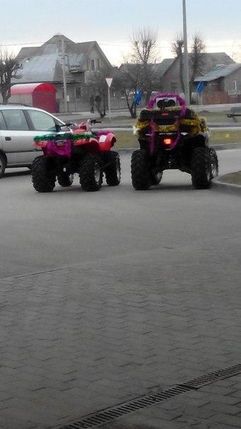 Фотофакт: Деды Морозы на квадроциклах катаются по Барановичам