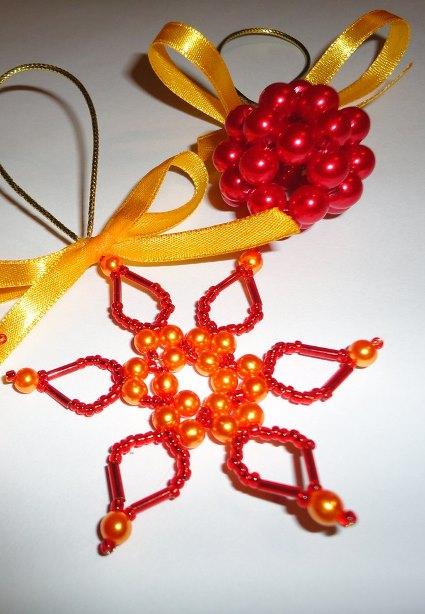 Жители Барановичей украшают елки имбирными пряниками, раритетными игрушками и фигурками из дерева