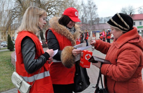 Красный Крест раздавал презервативы на площади Ленина