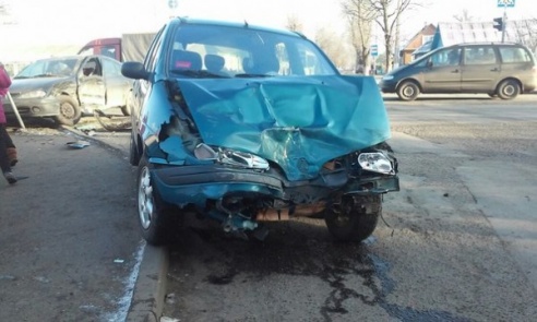 ФОТОФАКТ: Два «Рено» столкнулись на перекрестке возле завода «Зенит» в Вилейке 2 декабря