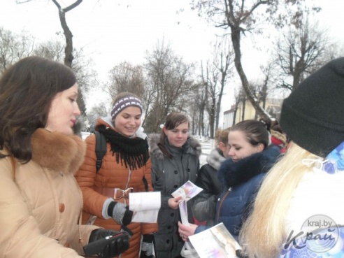 Во Всемирный день борьбы со СПИДом молодежь Вилейки пробовала «достучаться до небес» (ФОТО)