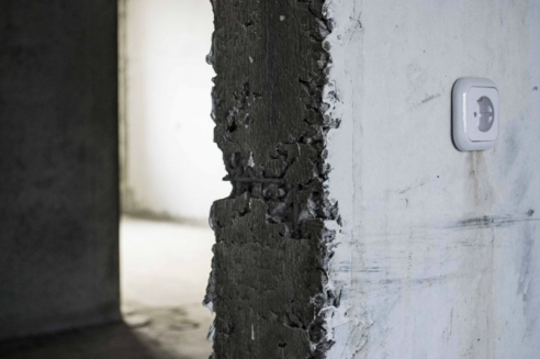 Светлогорским многодетным семьям сдали дом, в котором невозможно жить (фото)