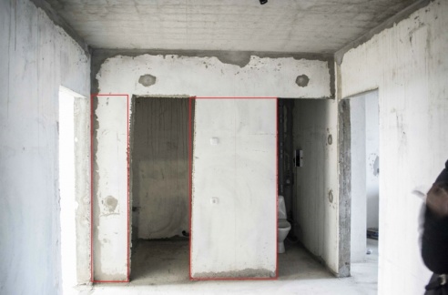 Светлогорским многодетным семьям сдали дом, в котором невозможно жить (фото)