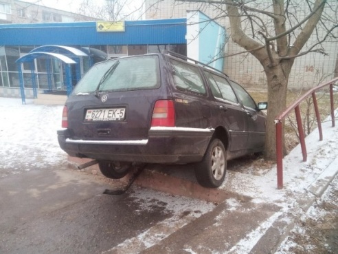 Пьяный водитель попал в ДТП возле отделения милиции