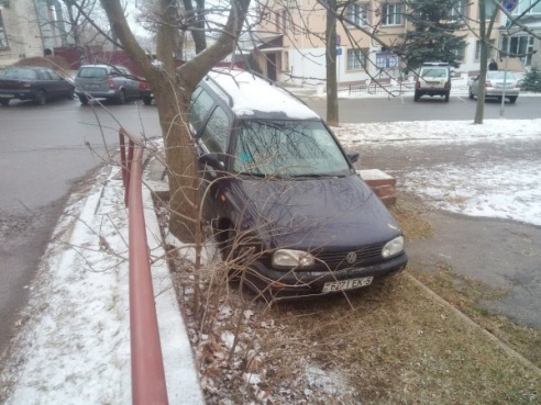 Пьяный водитель попал в ДТП возле отделения милиции