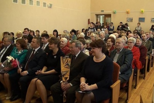 ФОТОФАКТ: Первая школа в Глубоком отпраздновала 80-летие