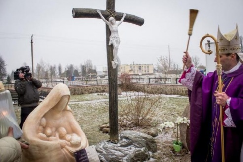 В деревне Удело Глубокского района теперь есть памятник нерожденным детям (ФОТО)