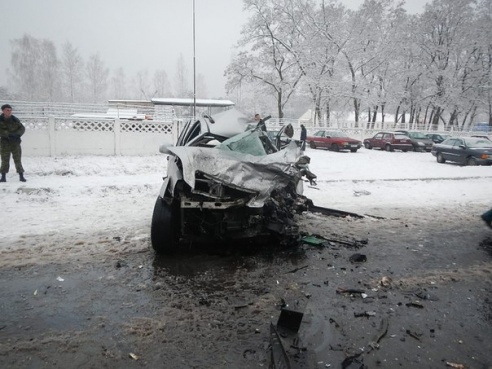 Фотофакт: под Речицей столкнулись бензовоз и «легковушка»