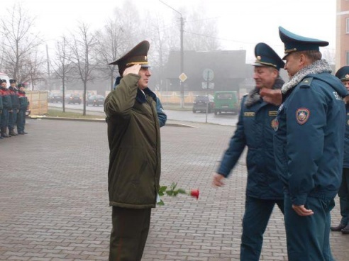 В Барановичах министр МЧС наградил лучших спасателей области