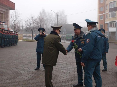 В Барановичах министр МЧС наградил лучших спасателей области