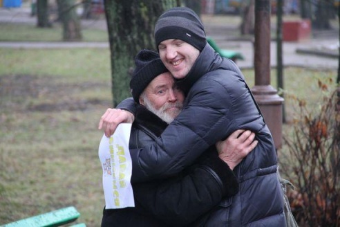 В Барановичах прошла молодежная акция «Давай обнимемся»