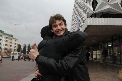 В Барановичах прошла молодежная акция «Давай обнимемся»