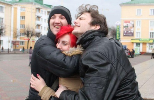 В Барановичах прошла молодежная акция «Давай обнимемся»