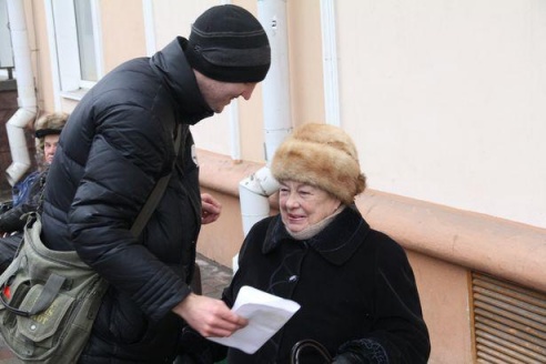 В Барановичах прошла молодежная акция «Давай обнимемся»