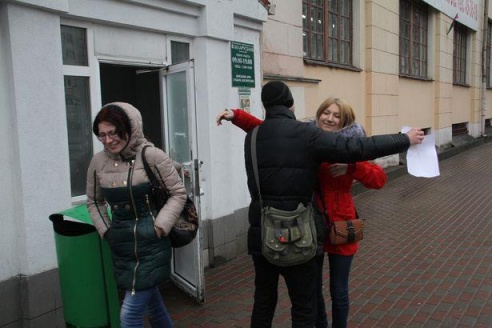 В Барановичах прошла молодежная акция «Давай обнимемся»