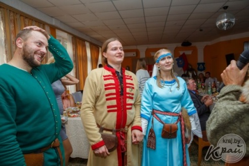 На Вілейшчыне маладыя згулялі вяселле ў сярэдневяковым стылі (ФОТА і ВІДЭА)