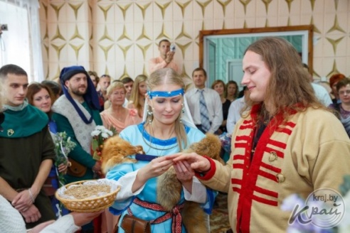 На Вілейшчыне маладыя згулялі вяселле ў сярэдневяковым стылі (ФОТА і ВІДЭА)