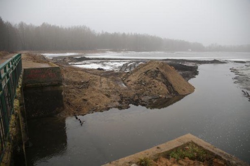 На водохранилище Мышанка Барановичского района началась реконструкция дамбы