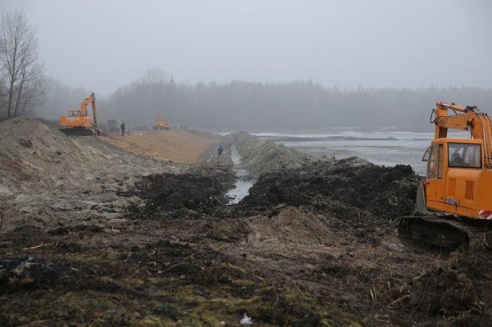 На водохранилище Мышанка Барановичского района началась реконструкция дамбы