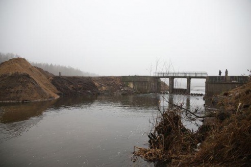 На водохранилище Мышанка Барановичского района началась реконструкция дамбы