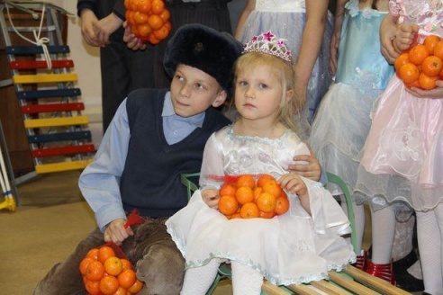 Барановичские военные поздравили с Новым годом детей из городского приюта