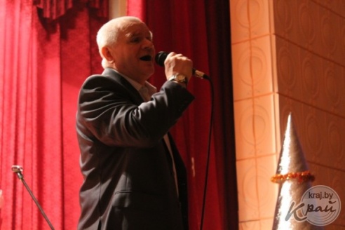 ФОТОРЕПОРТАЖ: Экс-солисту «Песняров» Валерию Скорожонку на шоу в вилейском колледже зал аплодировал стоя