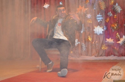 ФОТОРЕПОРТАЖ: Экс-солисту «Песняров» Валерию Скорожонку на шоу в вилейском колледже зал аплодировал стоя