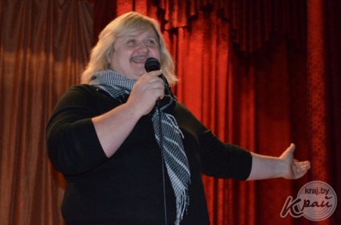 ФОТОРЕПОРТАЖ: Экс-солисту «Песняров» Валерию Скорожонку на шоу в вилейском колледже зал аплодировал стоя