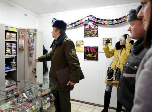 Барановичский ГРОЧС совершил рейд по местам продажи пиротехники