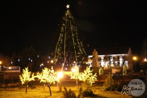 ФОТОРЕПОРТАЖ: Как выглядит ночная предновогодняя Вилейка