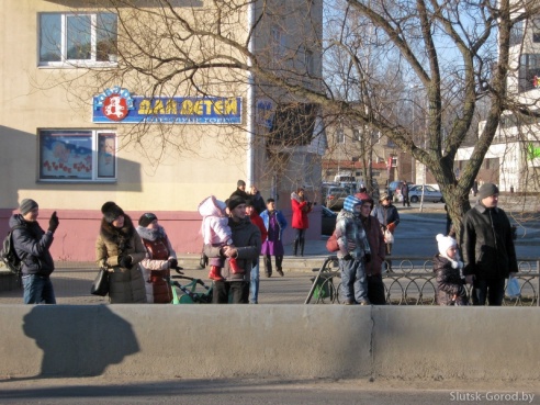 Шествие Дедов морозов 2014 в Слуцке и праздничный концерт. Фото