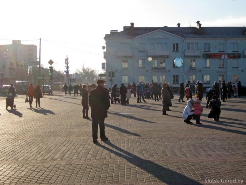 Шествие Дедов морозов 2014 в Слуцке и праздничный концерт. Фото