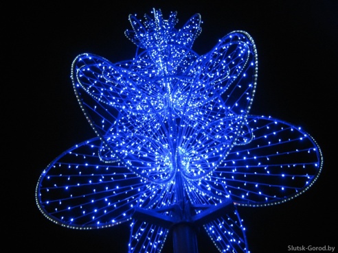 В Слуцке появились светящиеся шары