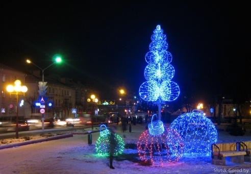 В Слуцке появились светящиеся шары