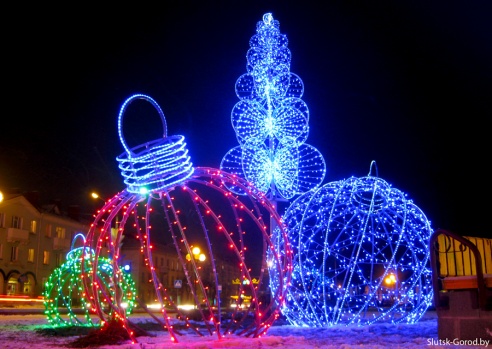 В Слуцке появились светящиеся шары