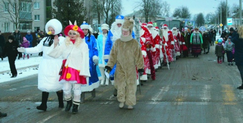 Парад Дедов Морозов в Лиозно: от беларусбанка до центральной площади