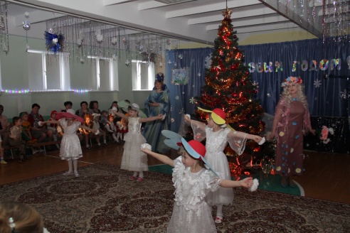 В Кобринском детском доме состоялся новогодний утренник