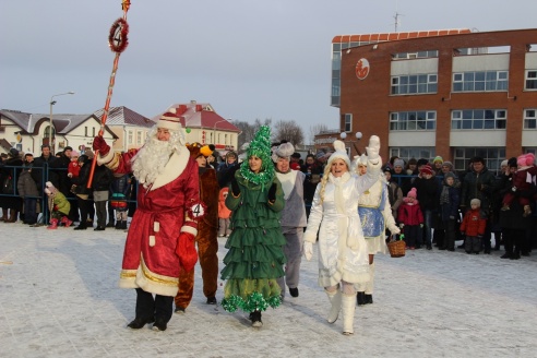 Фоторепортаж: в Ошмянах прошло шествие Дедов Морозов и Снегурочек