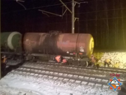 Под Молодечно сошел с рельс грузовой поезд с дизельным топливом