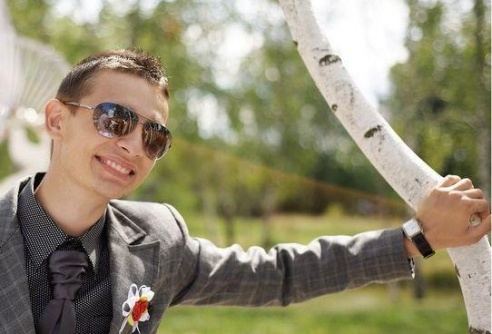 В канун Нового года жители Барановичей подарили телевизор пенсионеру из дома-интерната