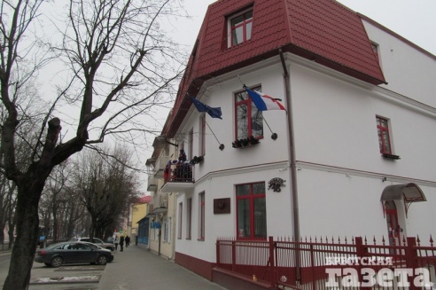 На теракт в редакции журнала Charlie Hebdo брестчане отреагировали сдержанно